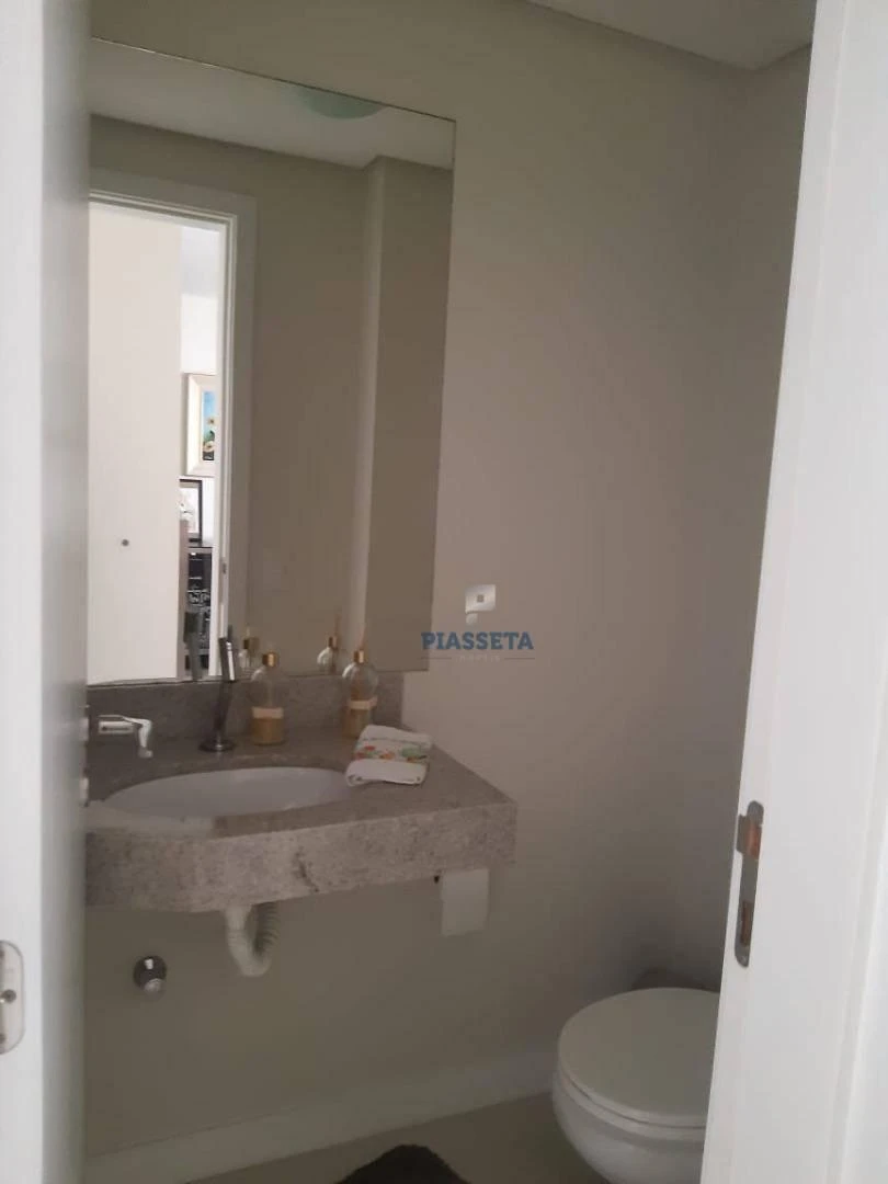 3-bedroom apartment in a building with a pool — photo 22