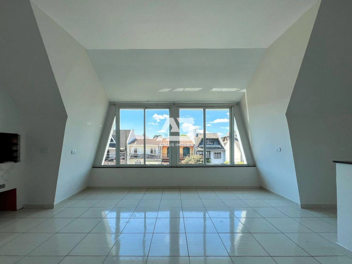 4-bedroom house with a washing machine in Curitiba