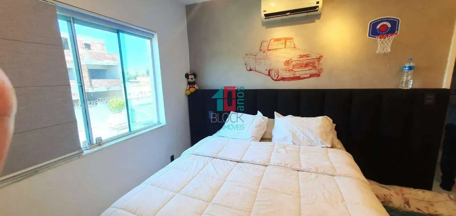 Condominium house with 4 suites and a home office desk — photo 30