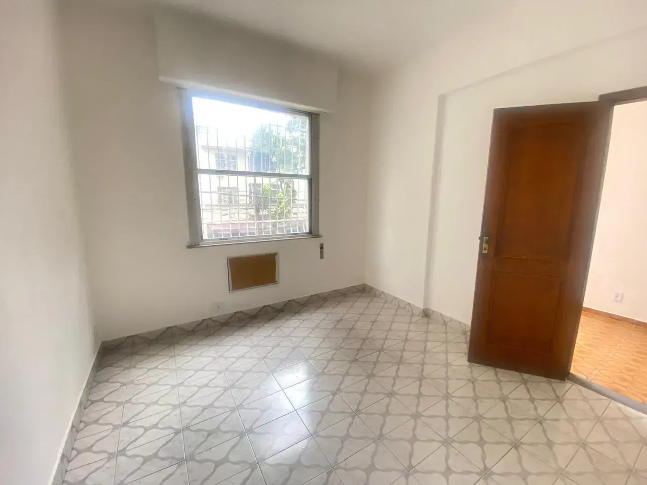 Unfurnished apartment with laundry area and 2 bedrooms — photo 4