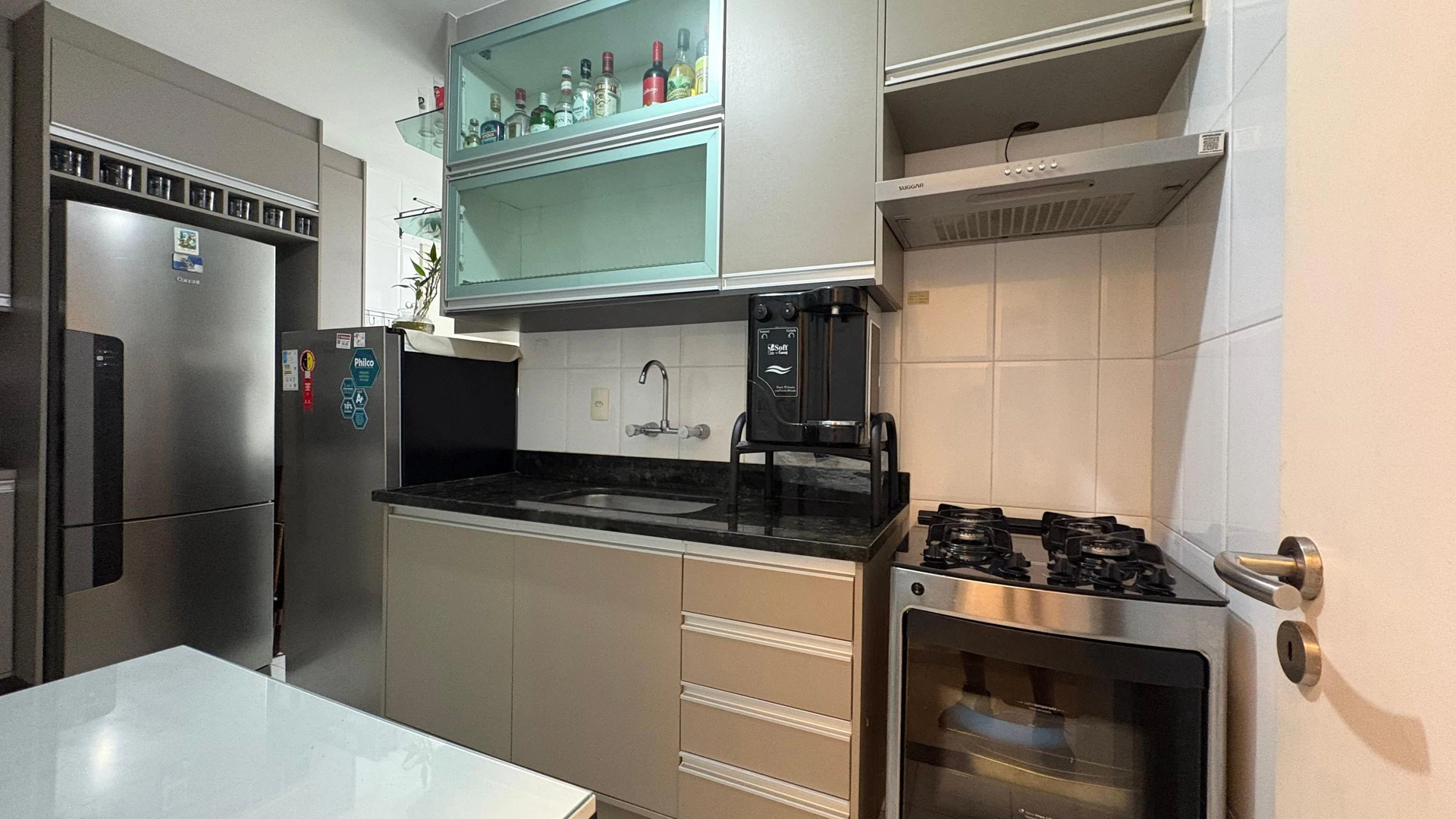 100 m² apartment with a grill on the balcony and a jacuzzi — photo 5