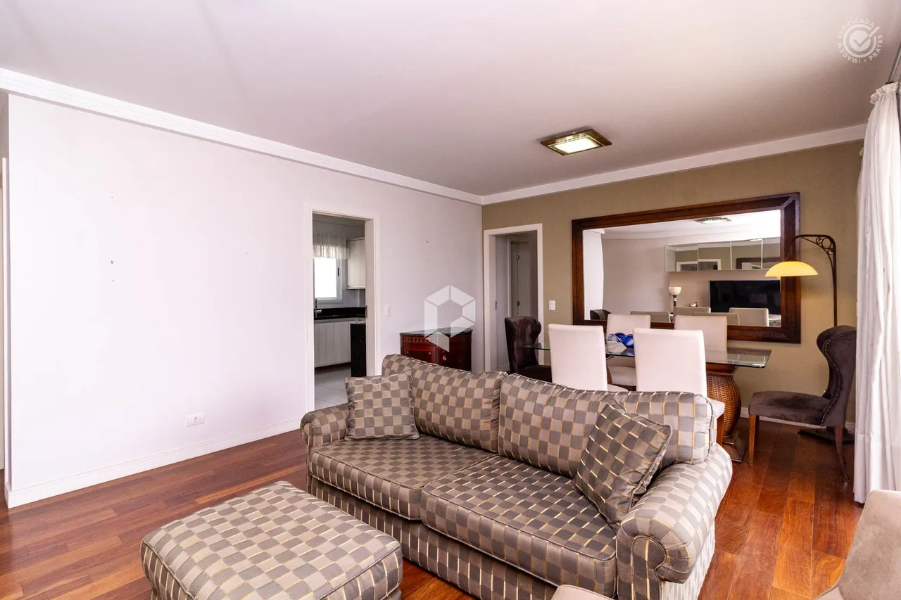 3-bedroom apartment with a glazed enclosed balcony — photo 5