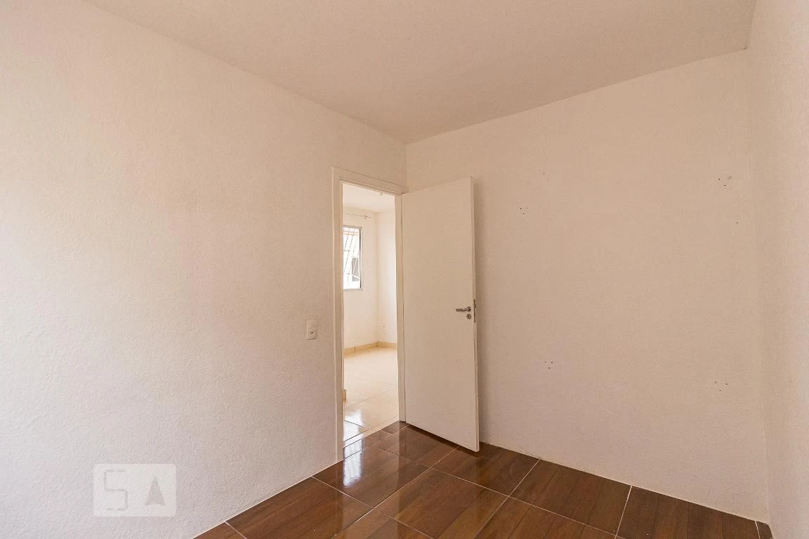 Apartamento sem mobília com cozinha fechada e 2 quartos — photo 22