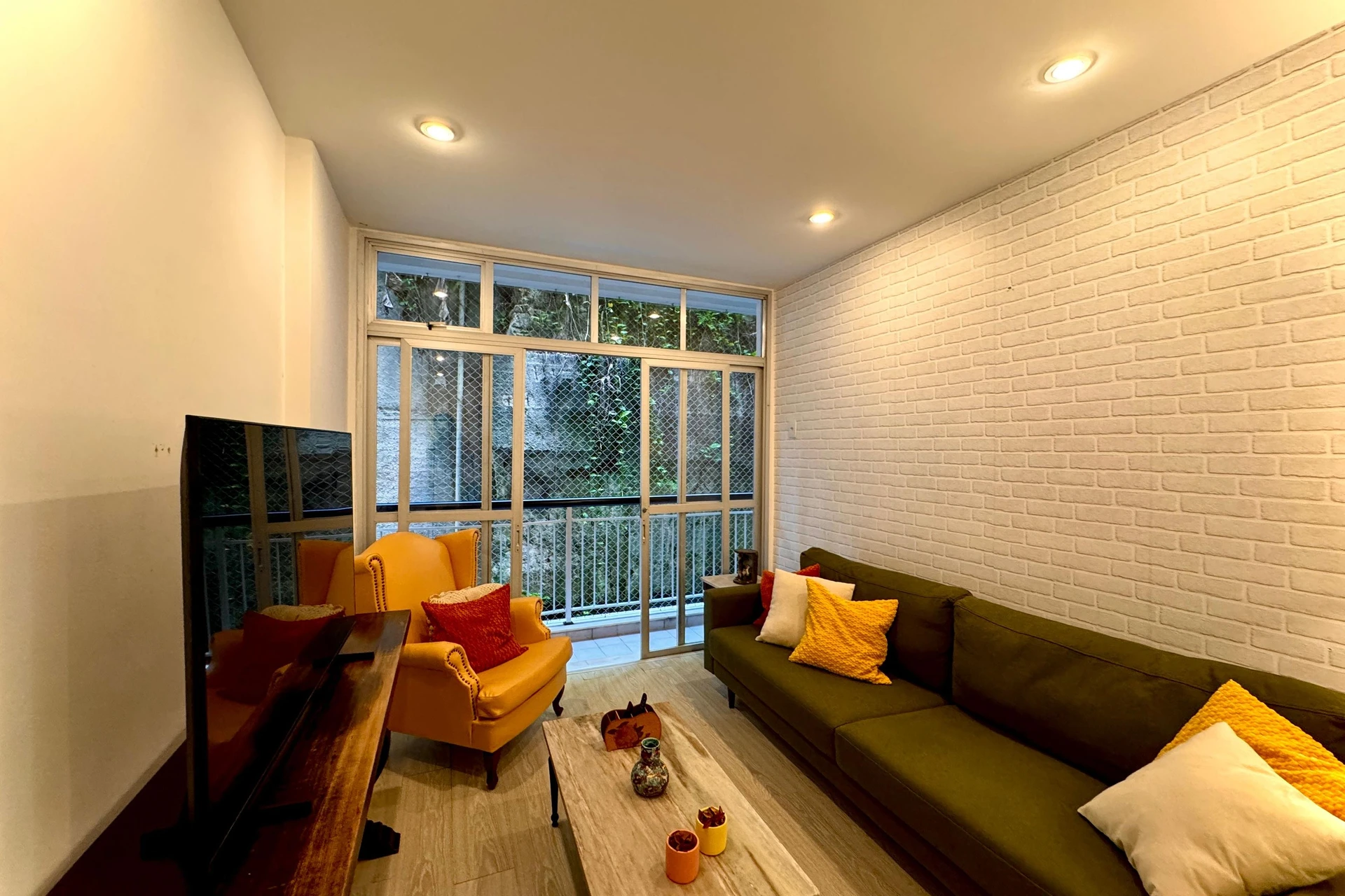 Furnished apartment, 96 m², with a glass-enclosed balcony — photo 25