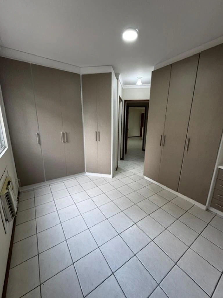 95 m² apartment with 2 bedrooms and a suite — photo 3