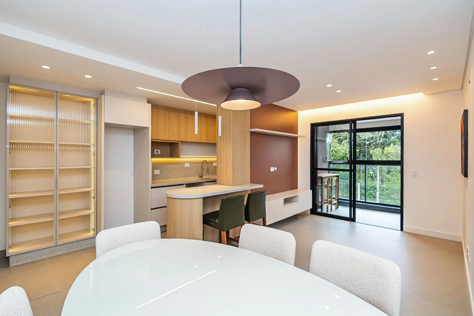 Furnished apartment, 78 m², with a glass-enclosed balcony — photo 10