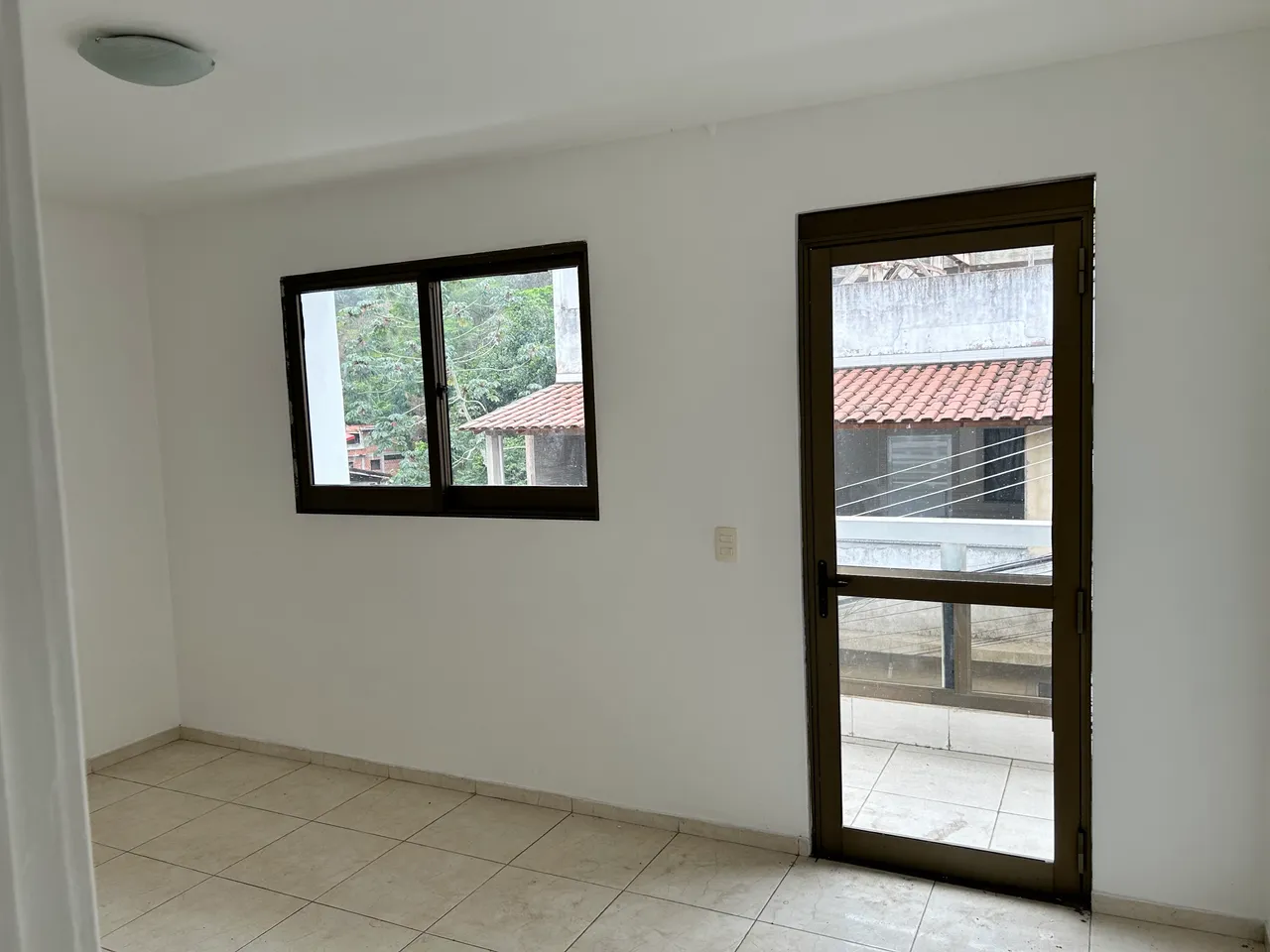 1-bedroom apartment with a separate closed kitchen — photo 8