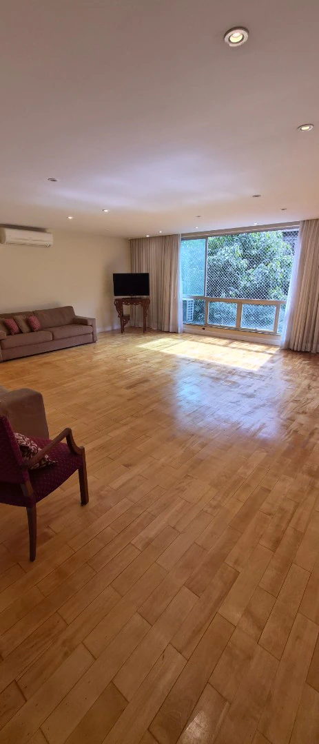 3-bedroom apartment with air conditioning and 185 m² — photo 8
