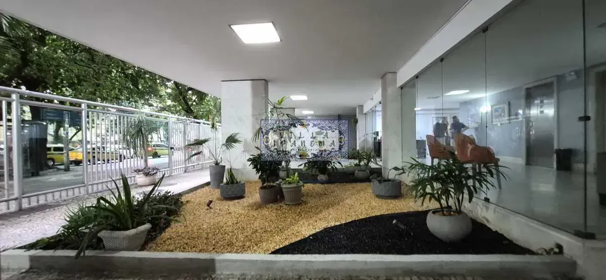 350 m² penthouse with 5 bedrooms and a glass balcony — photo 64