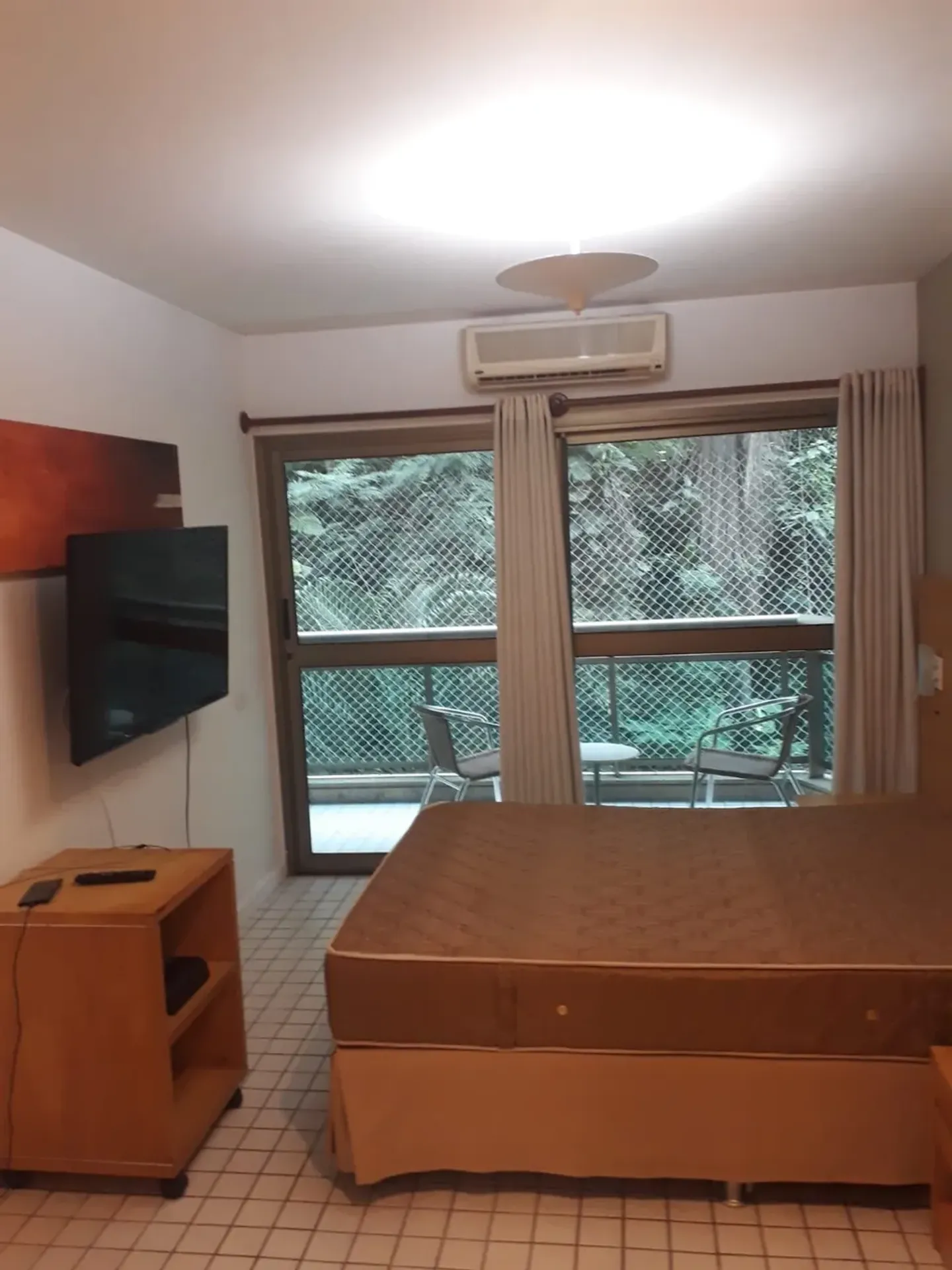 One-bedroom apartment in a building with a gym — photo 8