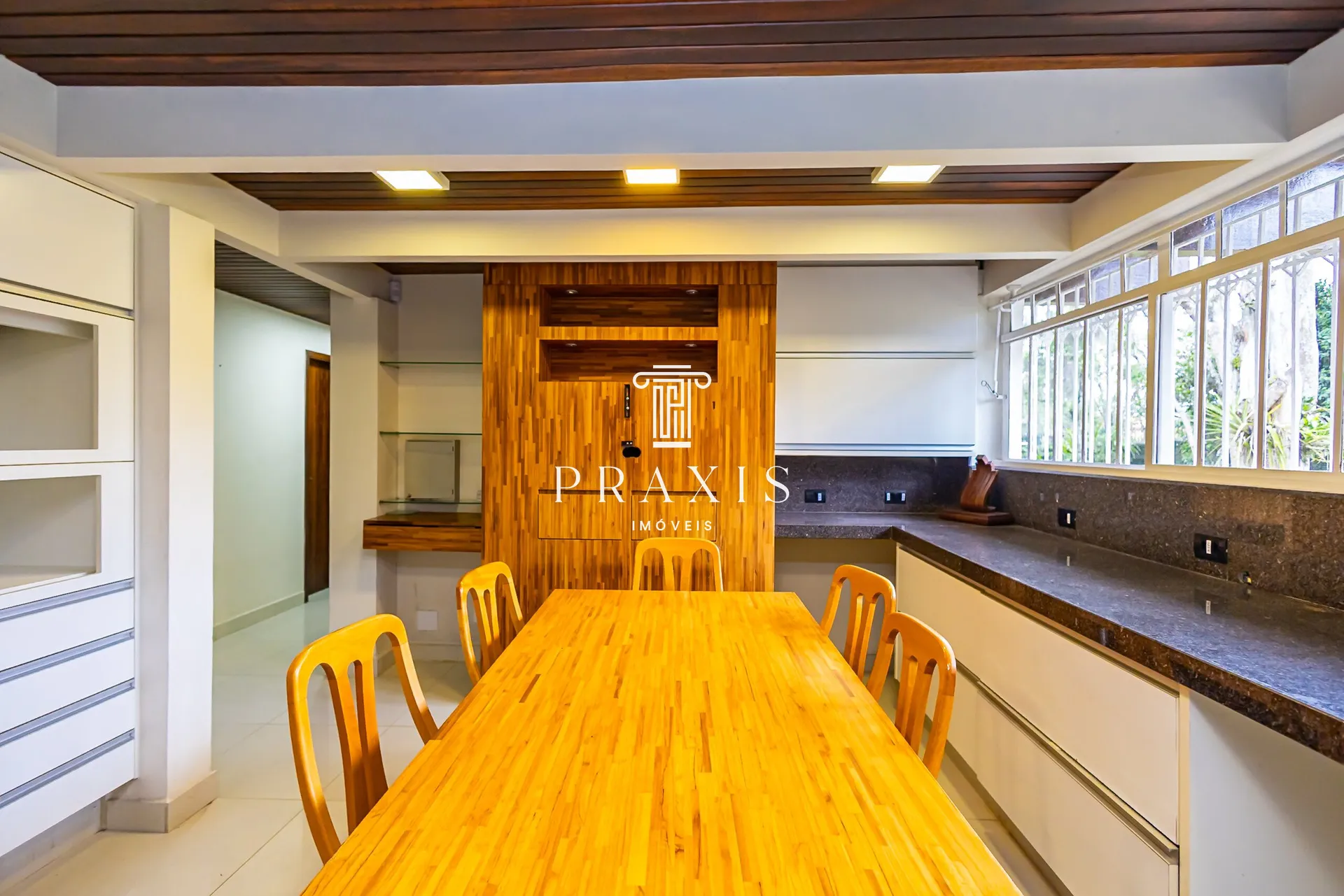 House with 4 bedrooms, 445 m² and fitted kitchen — photo 39