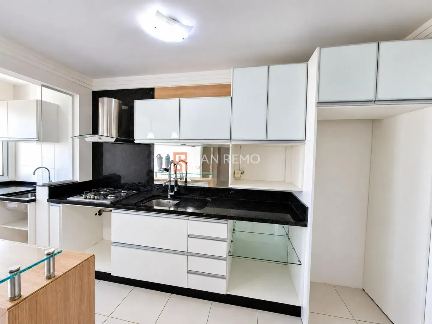 Furnished apartment, 71 m², with a glass-enclosed balcony — photo 13