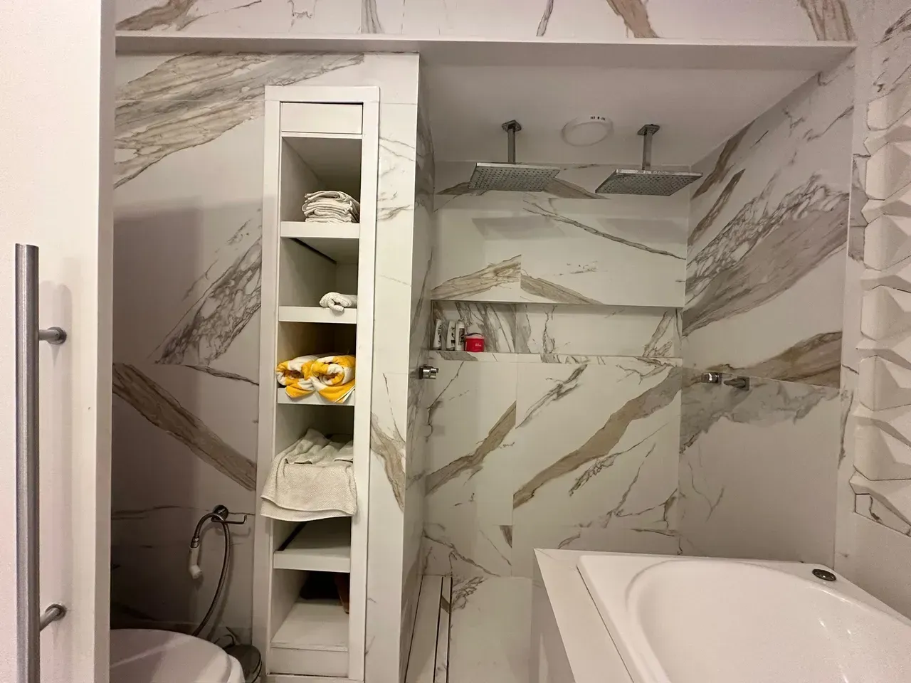 Furnished 250 m² apartment with 4 bedrooms and 5 bathrooms — photo 52