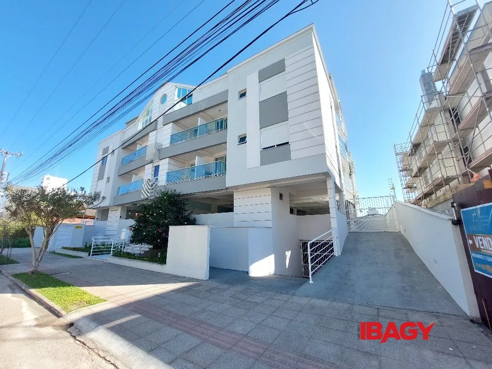 Furnished apartment with 2 bedrooms and 1 parking space — photo 20