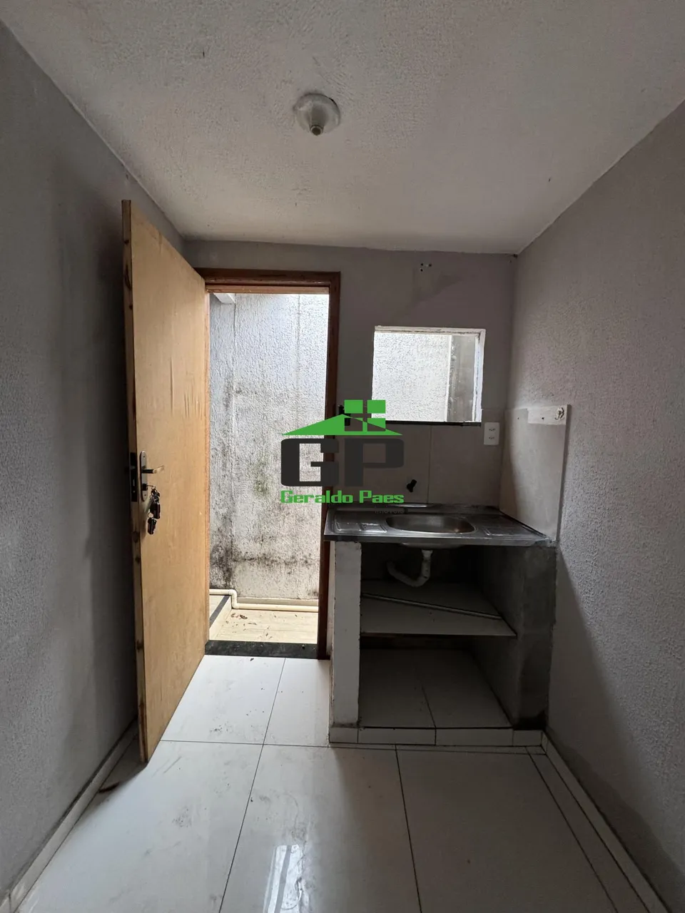 Casa sem mobília com 4 quartos e 2 banheiros — photo 9