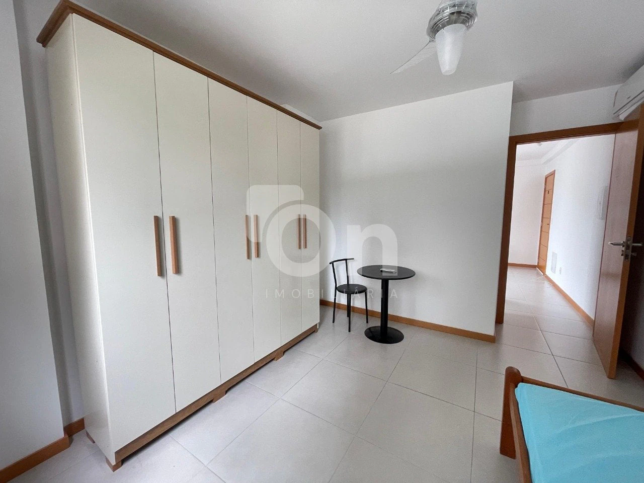 One-bedroom apartment with a mountain view in Florianópolis — photo 16