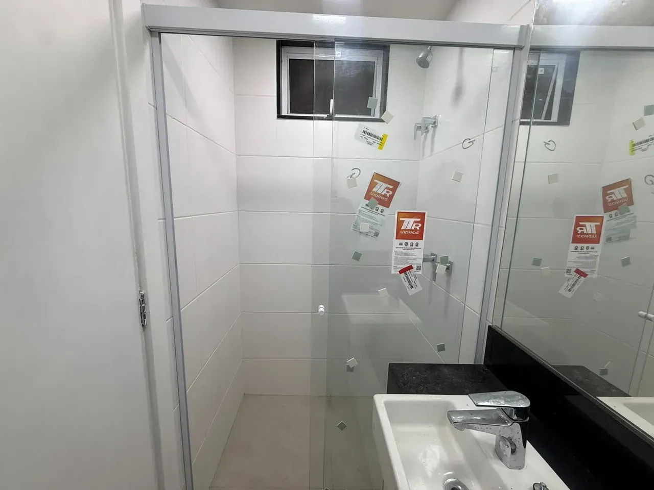 2-bedroom apartment with open-plan gas kitchen — photo 11