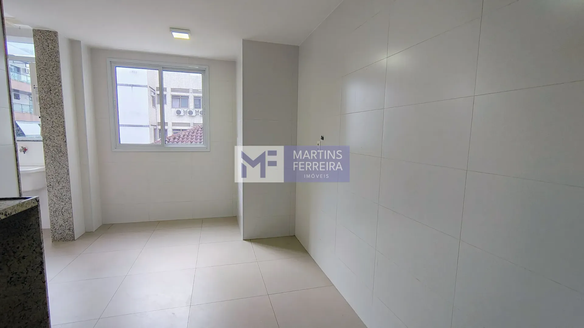 Балкон с грилем и 3 спальни: квартира 122 м² — photo 16