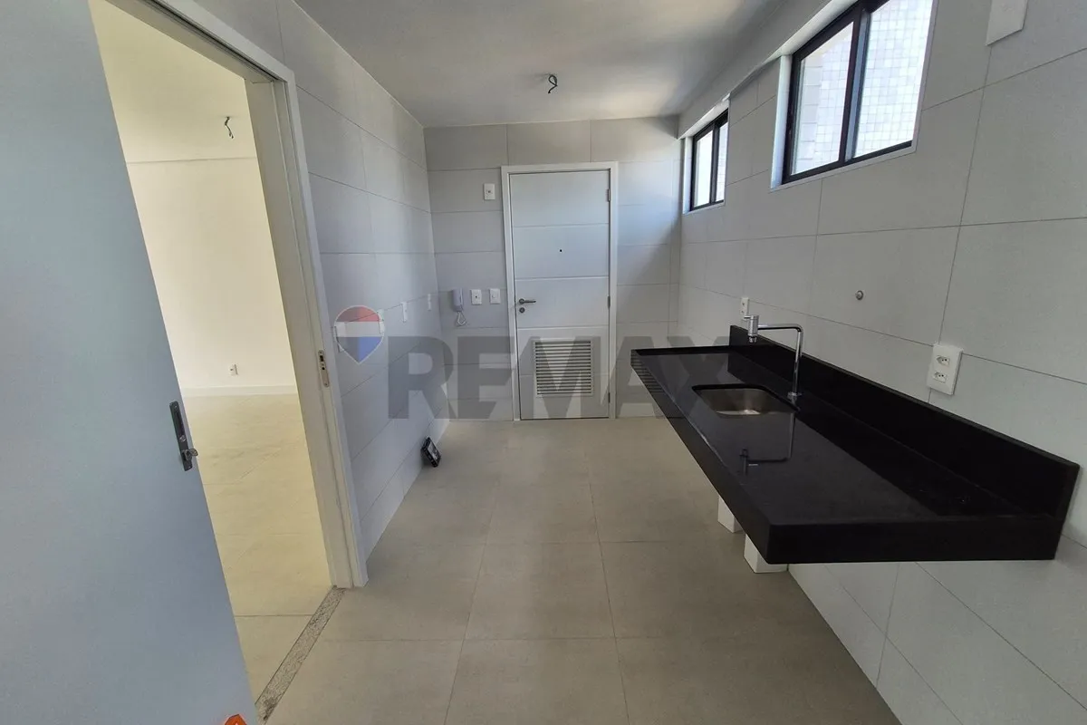 3-bedroom apartment in a building with a gym — photo 24