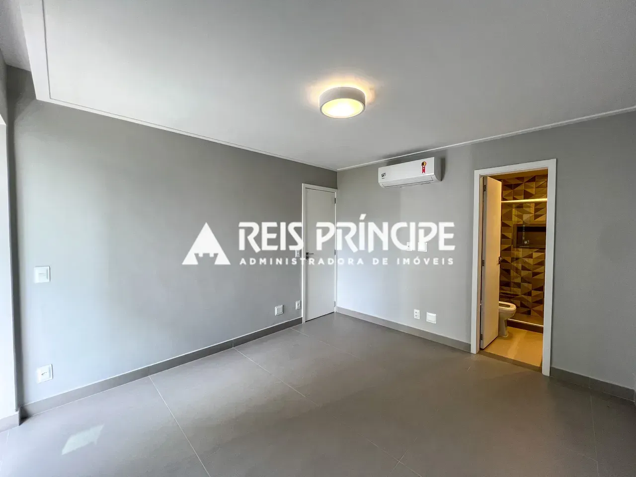 3-bedroom apartment with a suite; balcony and view — photo 19