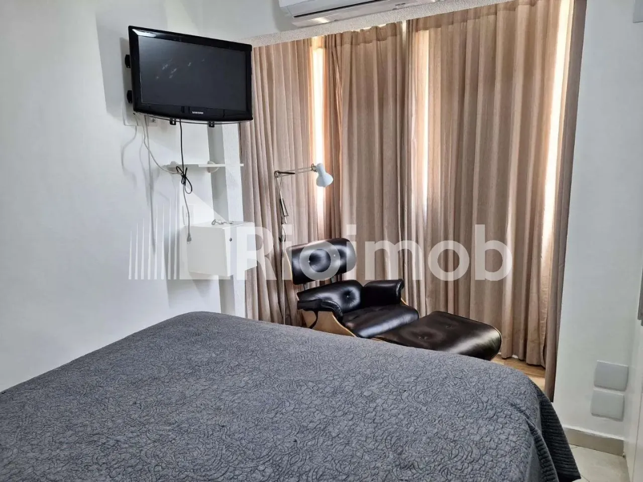 3-bedroom duplex with a glass-enclosed balcony — photo 20