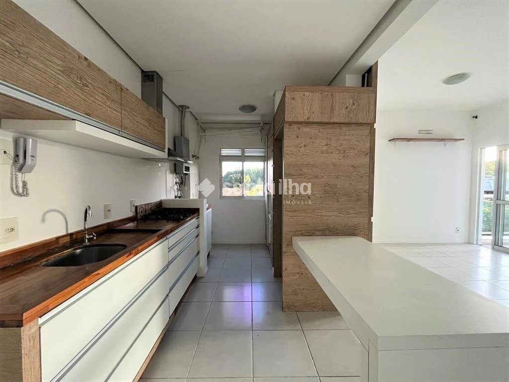 Balcony with a grill in a 2-bedroom apartment, 74 m² — photo 2