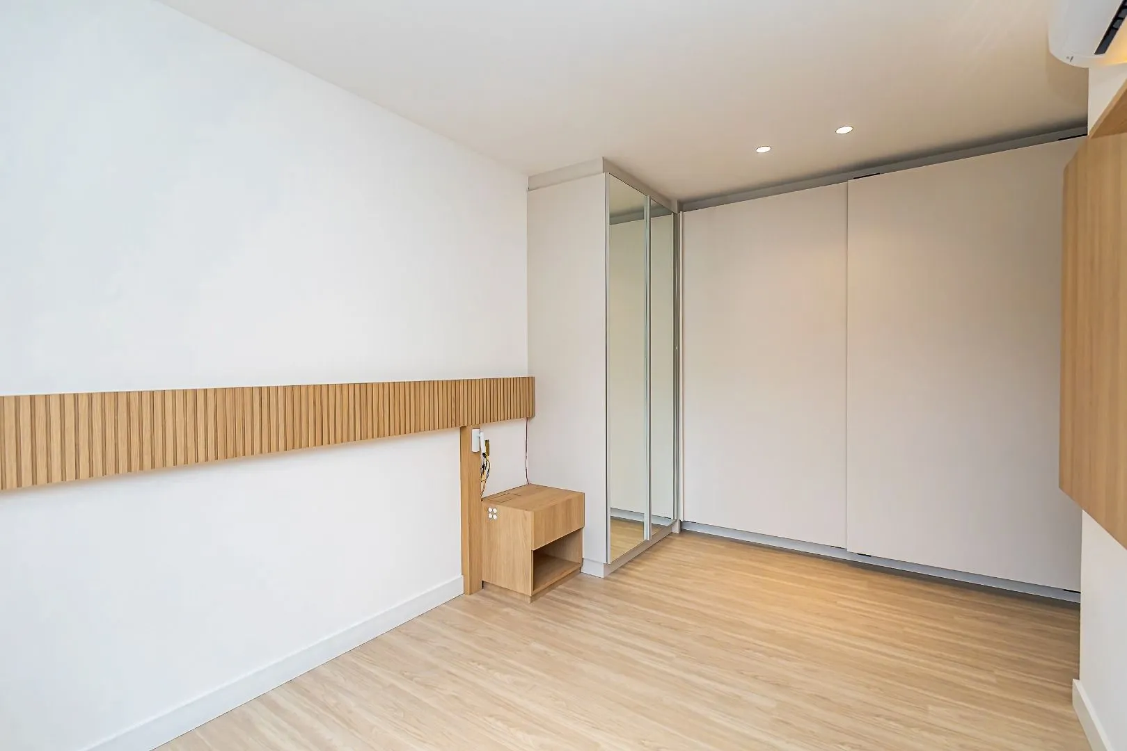 Furnished apartment, 78 m², with a glass-enclosed balcony — photo 35