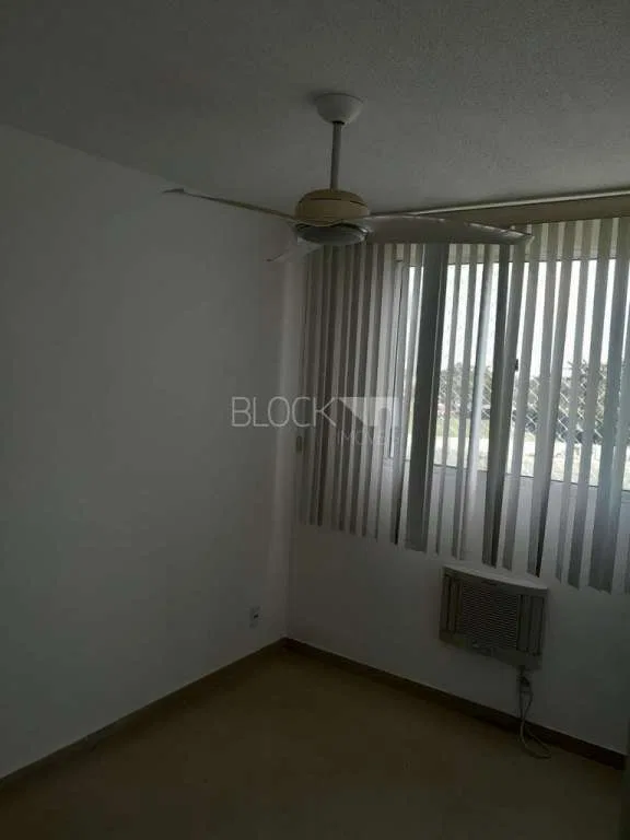 2-bedroom apartment in a building with a pool — photo 3