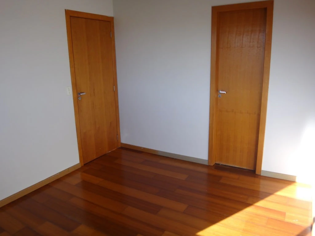 2-bedroom apartment with wood or laminate floors in Curitiba — photo 24