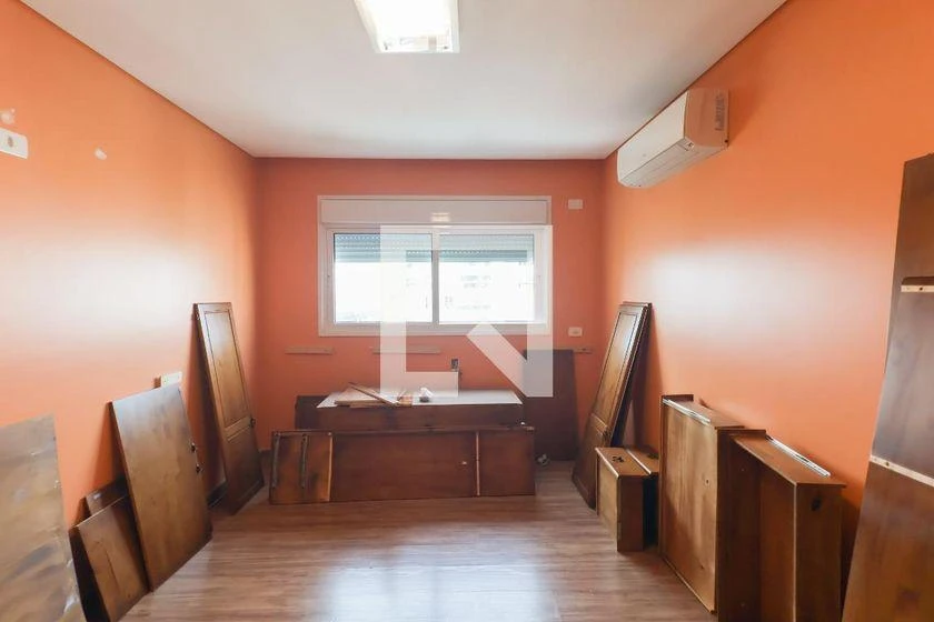 266 m² apartment with a bathtub and a walk-in closet — photo 39