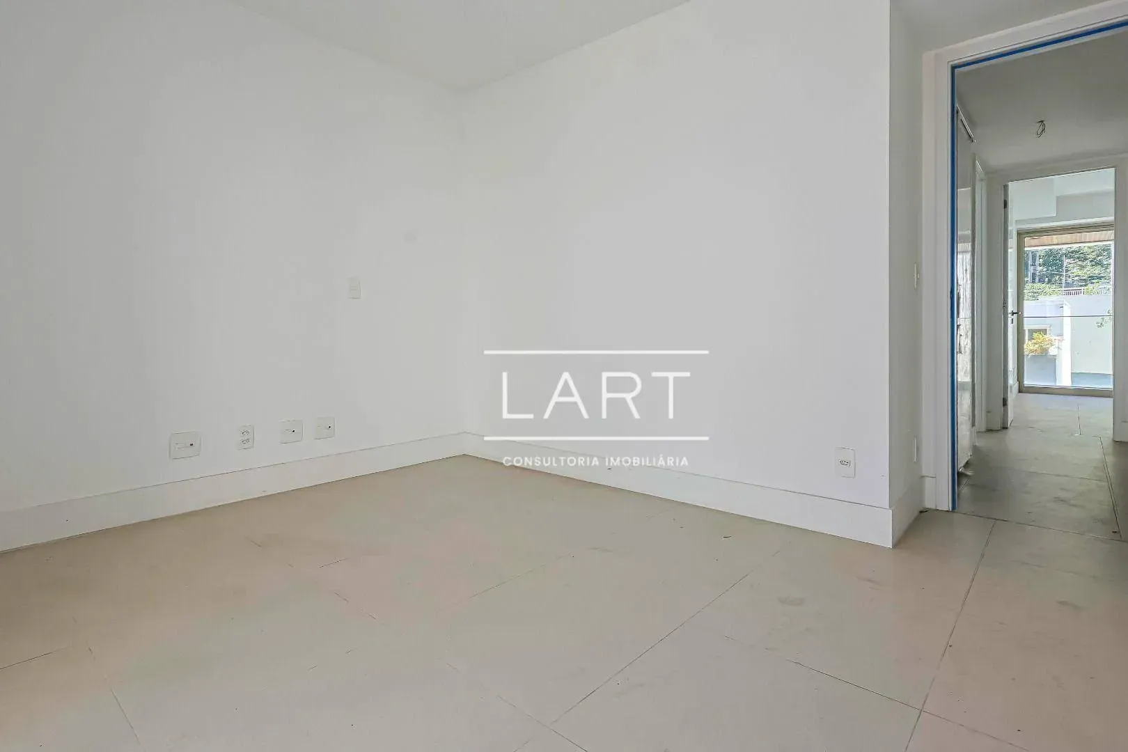 Top-floor apartment with 3 bedrooms and 2 bathrooms — photo 21