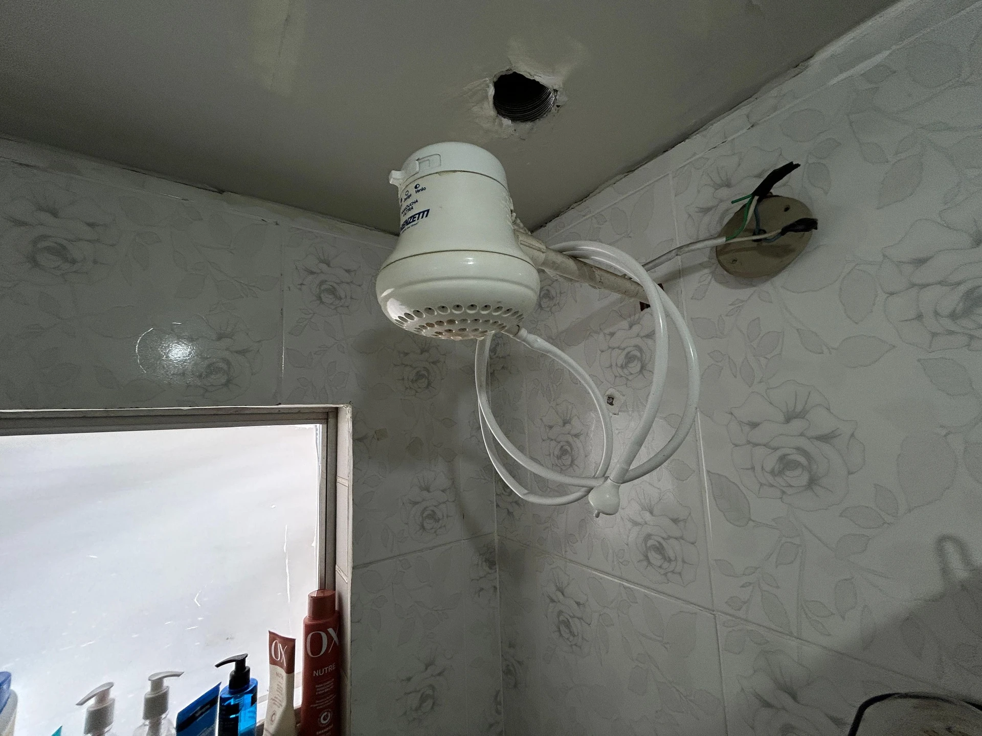 Furnished 2-bedroom apartment with building party room — photo 32