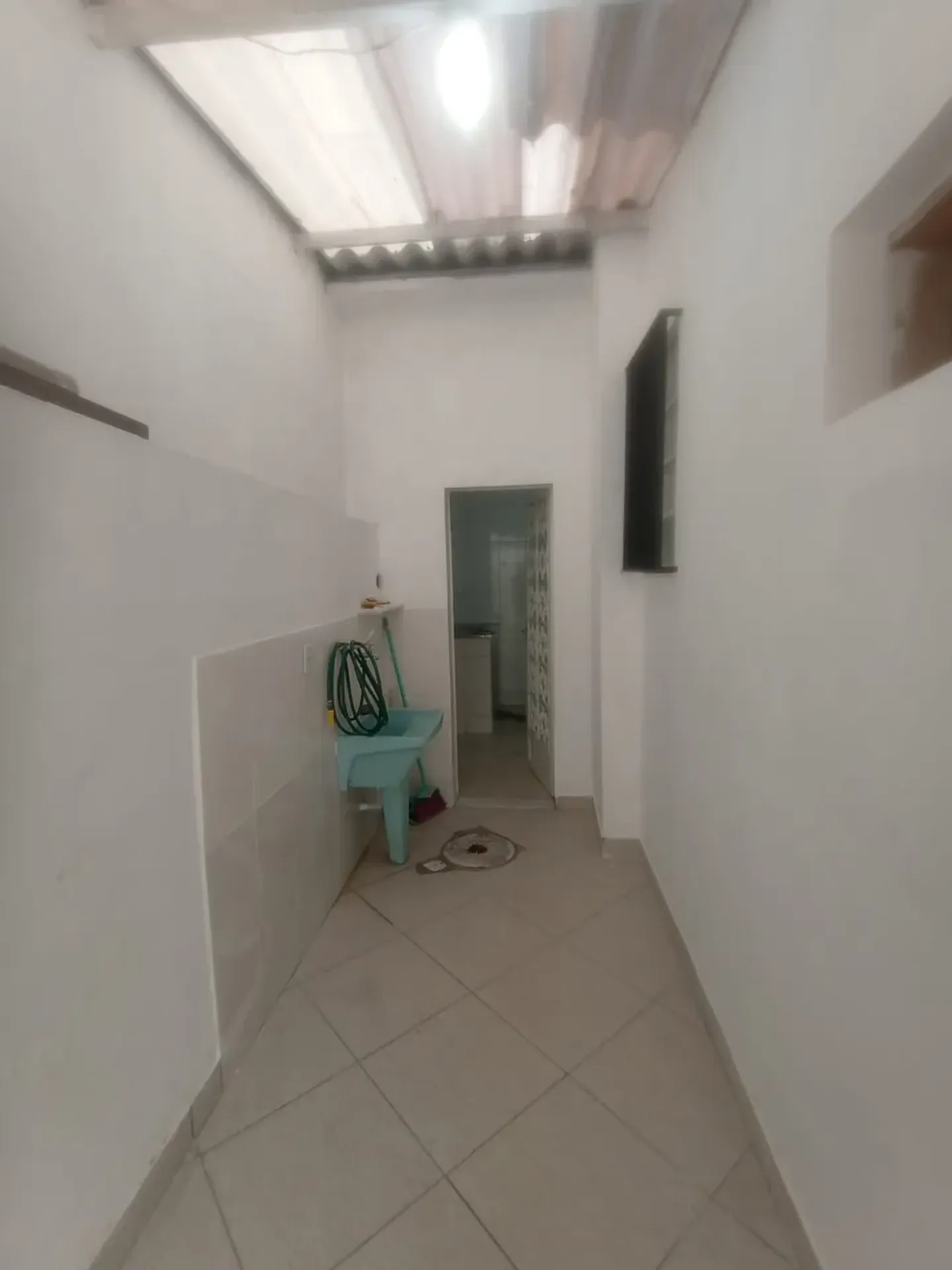 Casa de vila com 2 quartos e banheiro com box de vidro — photo 26