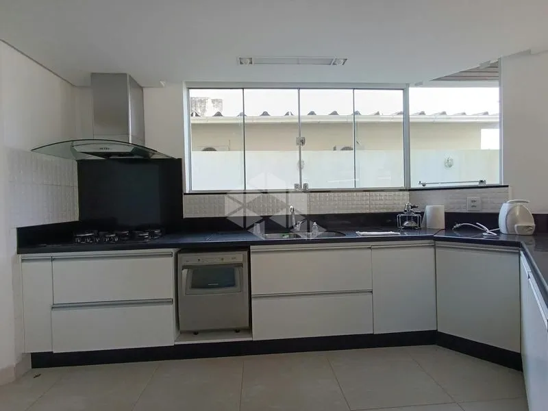 Furnished house, 222 m², with a bathtub — photo 9