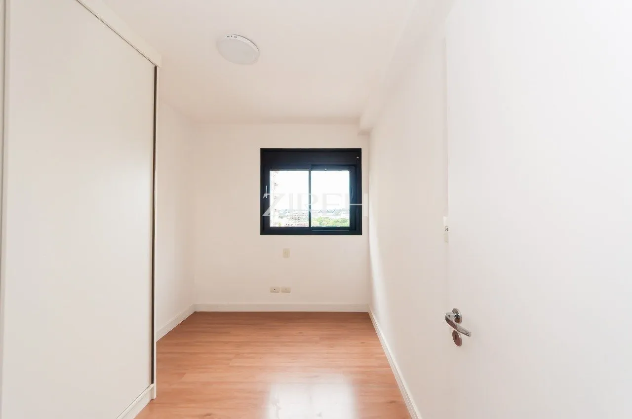 2-bedroom apartment in a building with a tennis court — photo 8