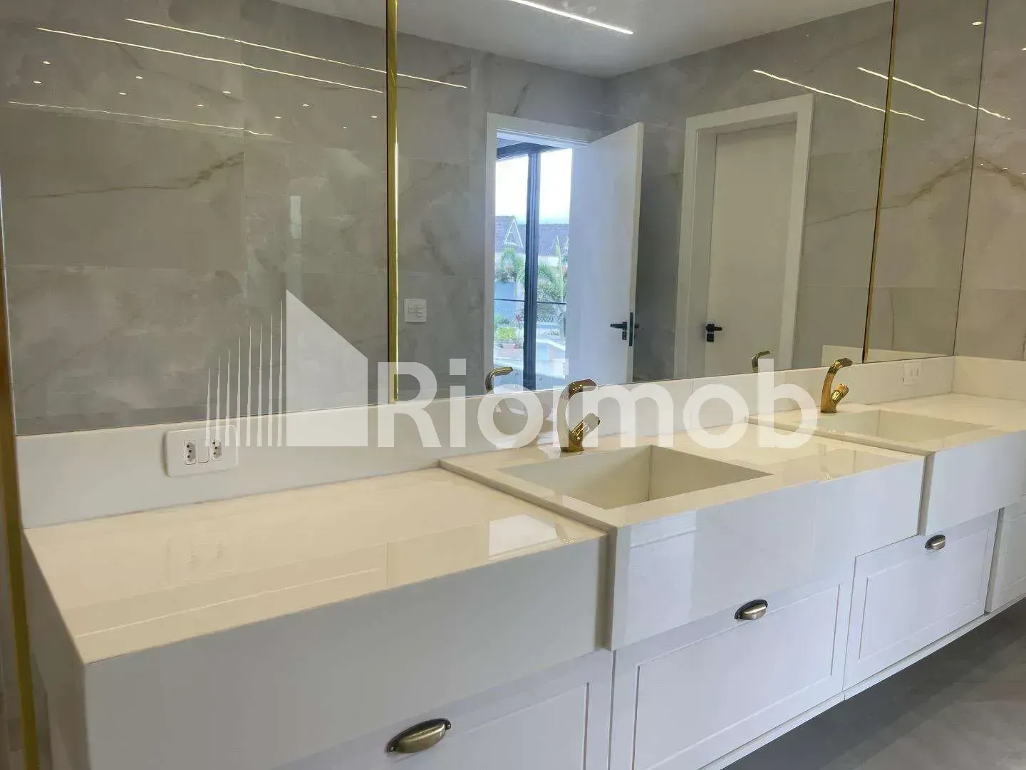 Будинок із кухнею відкритого планування та 5 спальнями 490 м² — photo 35