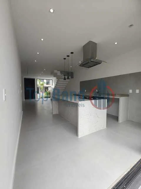 Unfurnished house with 4 bedrooms and 1 bathroom — photo 4