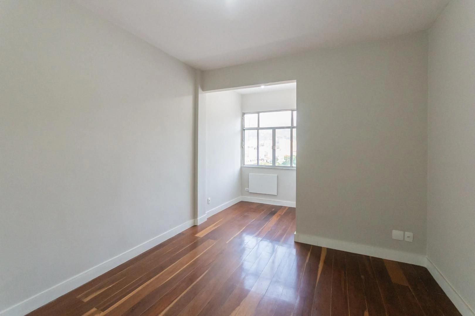 Wood or laminate floors in a 2-bedroom apartment, 64 m² — photo 31