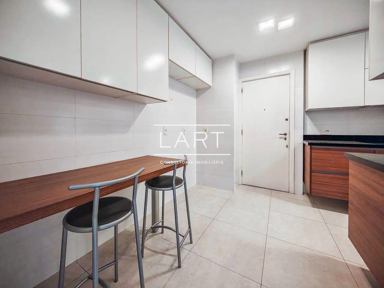 Home office in a 3-bedroom apartment, 191 m² — photo 18