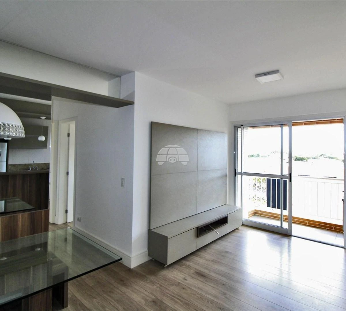Balcony with a grill in a 2-bedroom apartment, 72 m² — photo 8