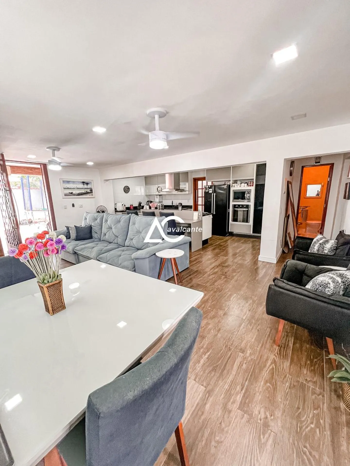 Washing machine in a 3-bedroom house, 360 m² — photo 18