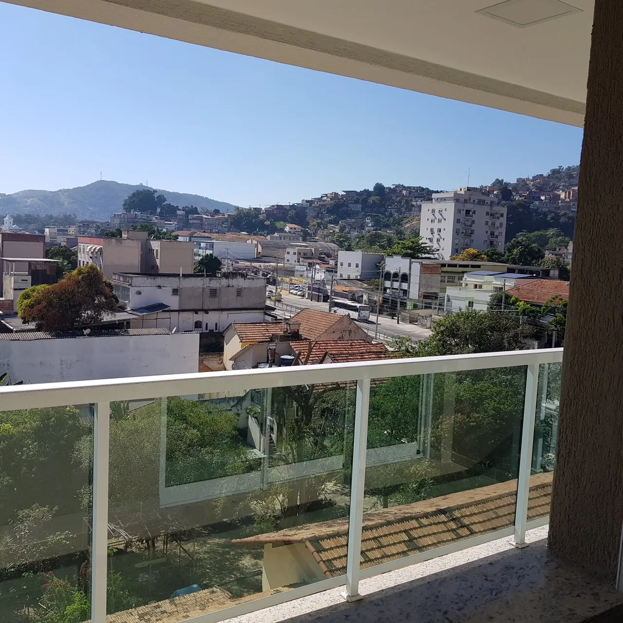 Glass-enclosed balcony in a 2-bedroom apartment, 62 m² — photo 8