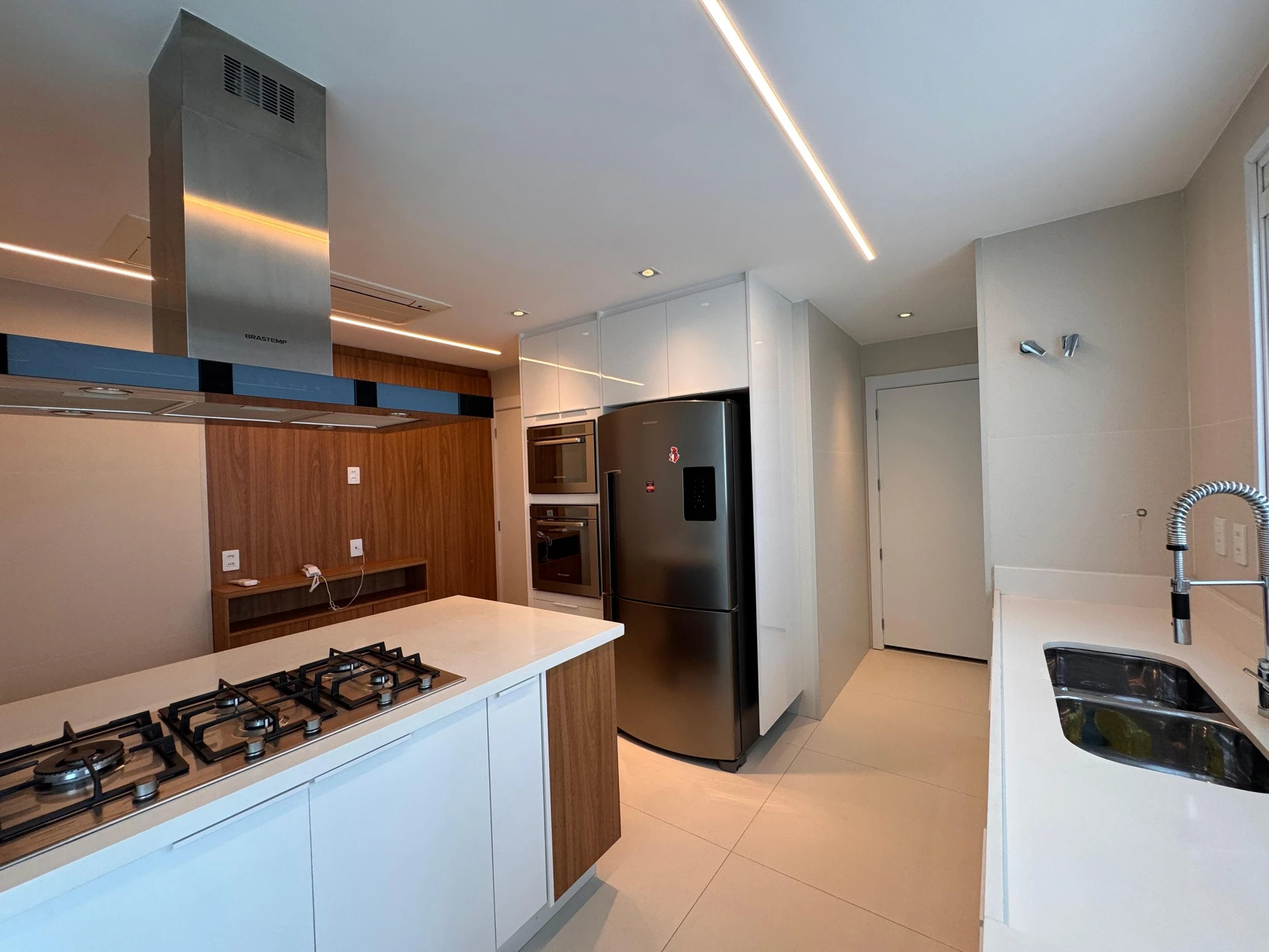 Apartamento mobiliado com 3 suítes e 4 vagas — photo 12