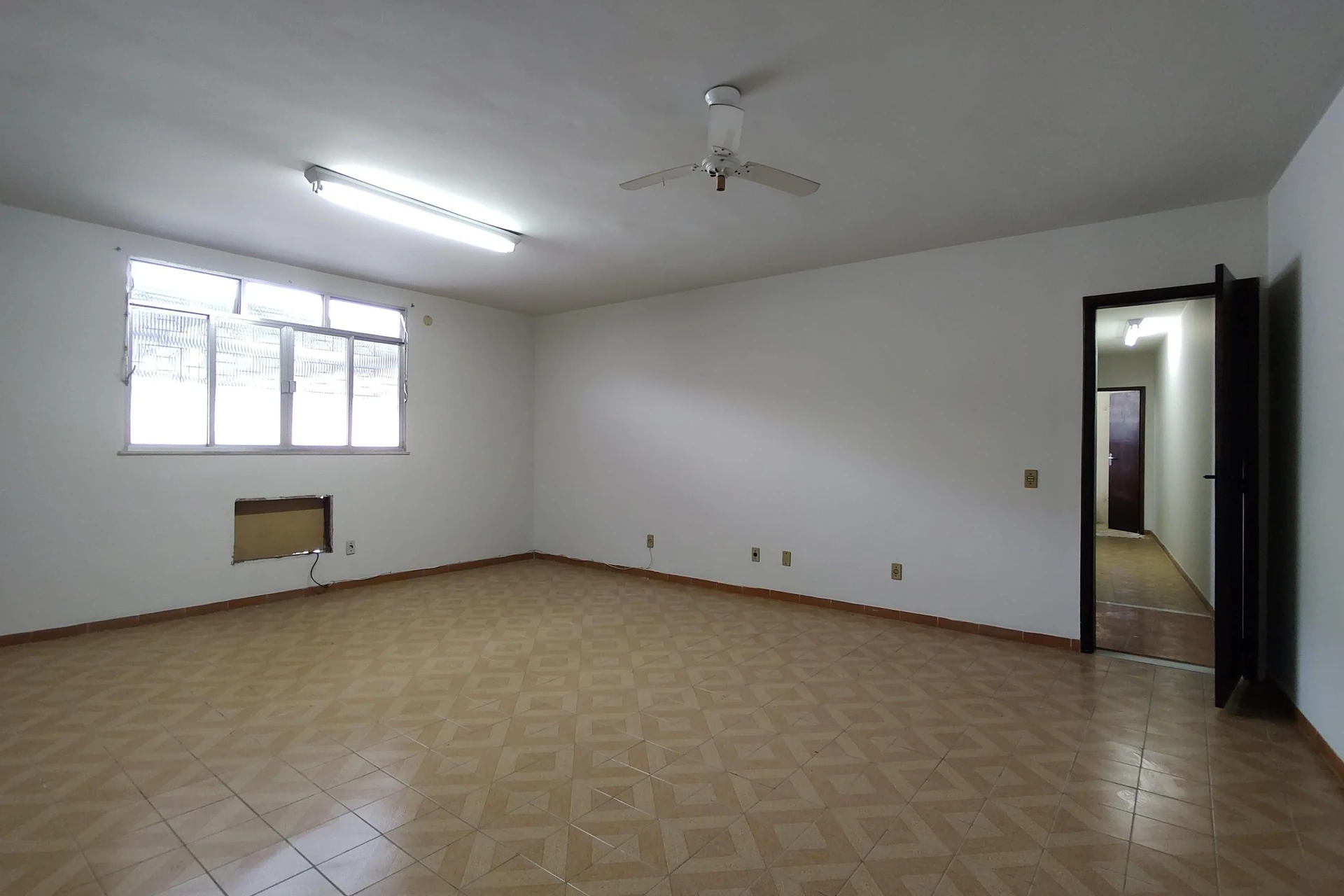 Jacuzzi y 3 dormitorios: casa de 742 m² — photo 40