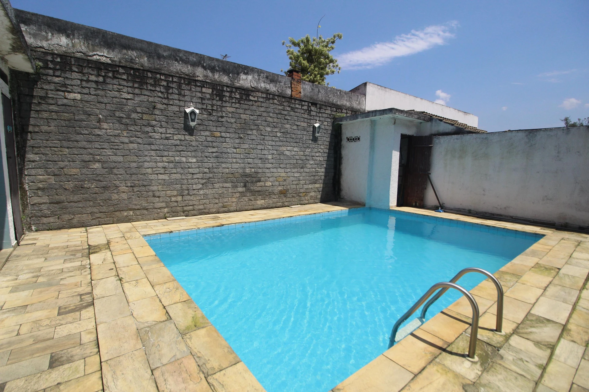 4-bedroom house with a bathtub in Rio de Janeiro — photo 45