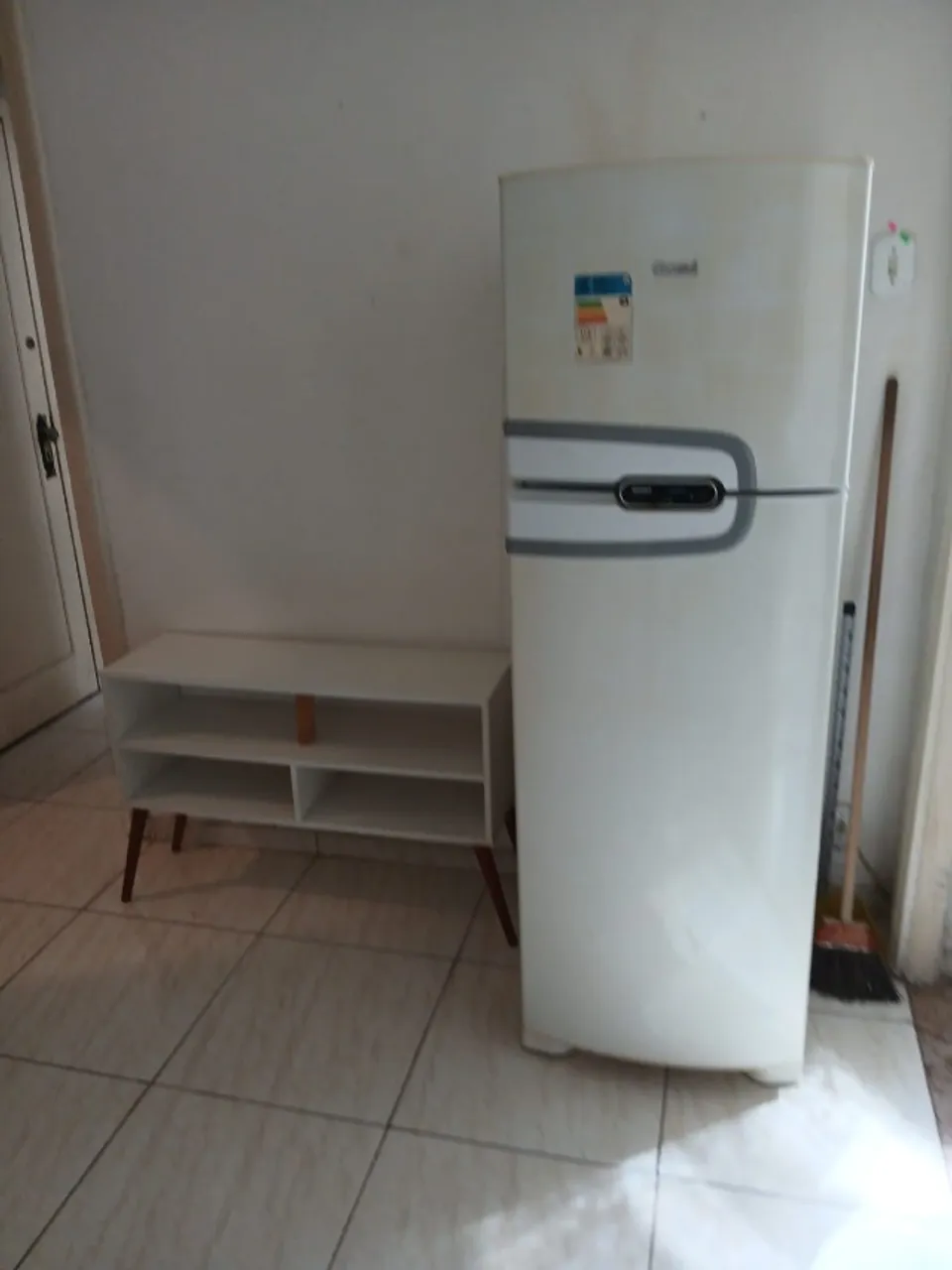 Furnished 1-bedroom apartment with a glass shower — photo 8