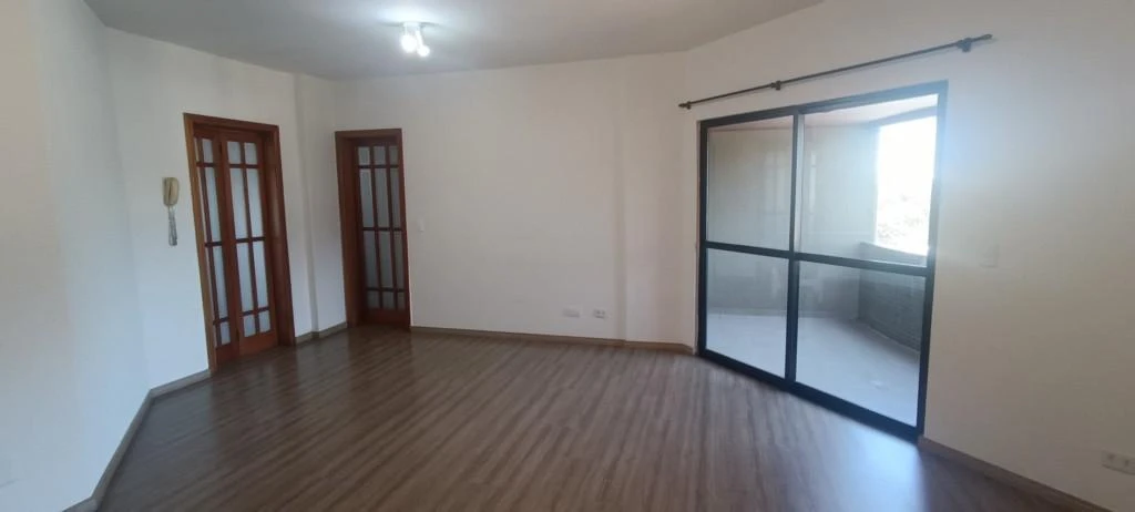144 m² apartment with 3 bedrooms and a balcony