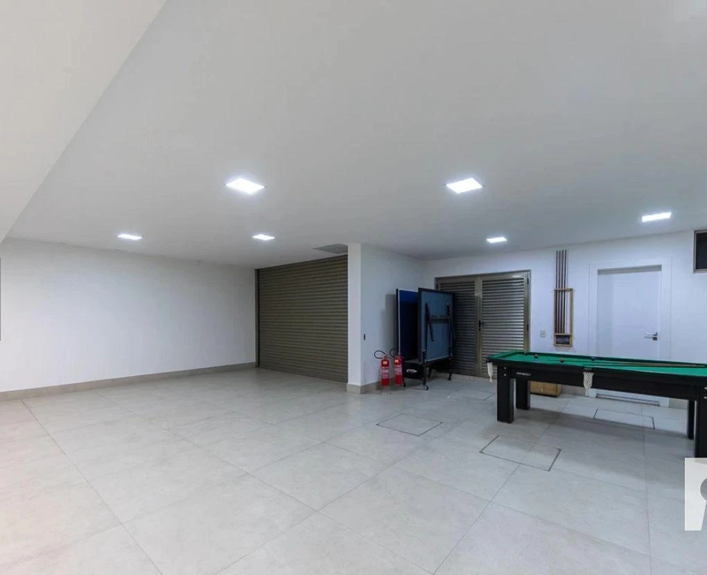 Furnished house with 5 bedrooms and an open-plan kitchen — photo 14