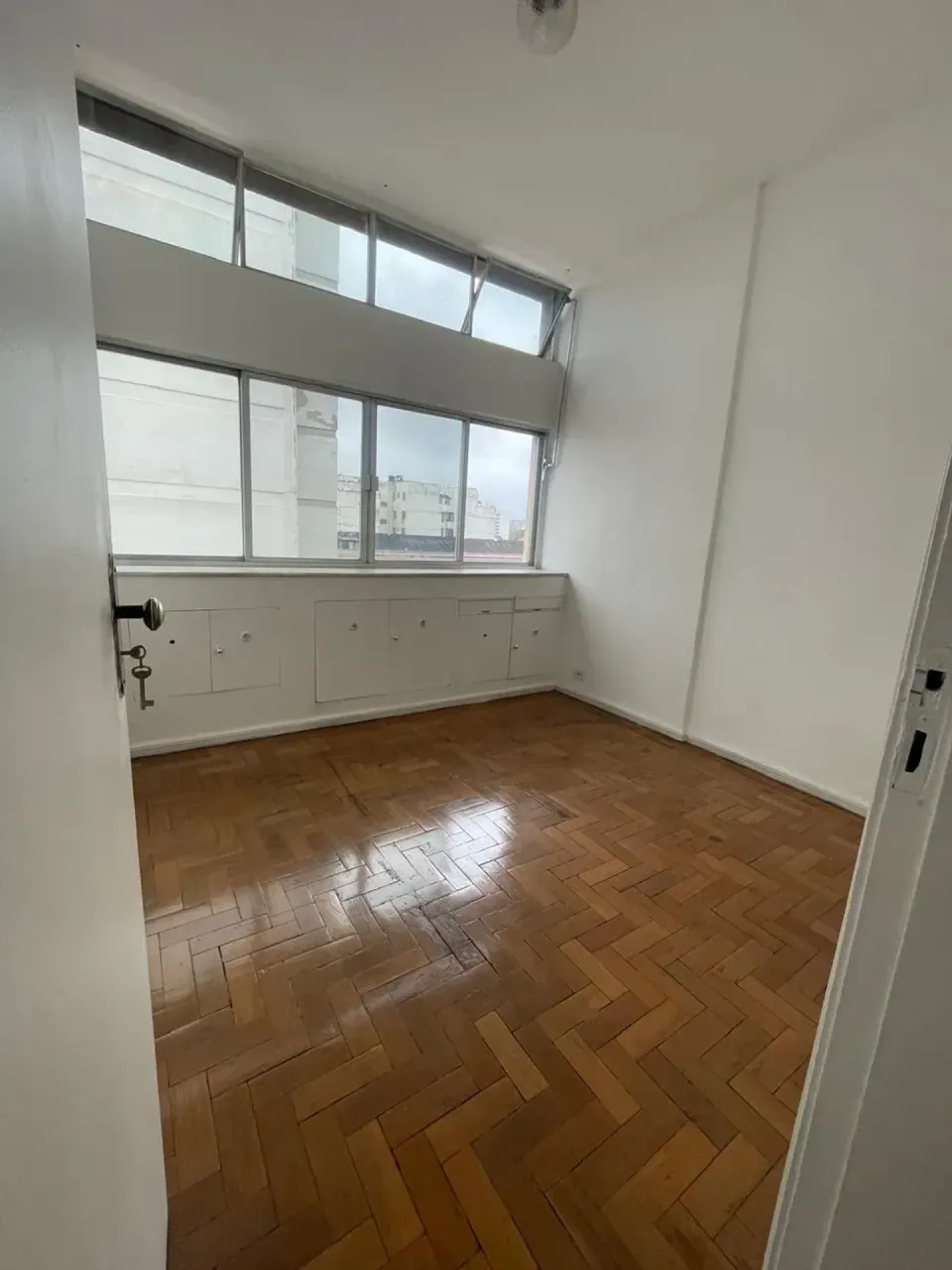 Unfurnished apartment with 2 bedrooms and 2 bathrooms — photo 3