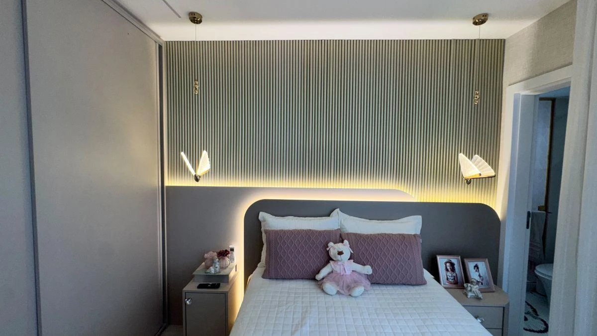 Walk-in closet in a 4-bedroom apartment, 217 m² — photo 10